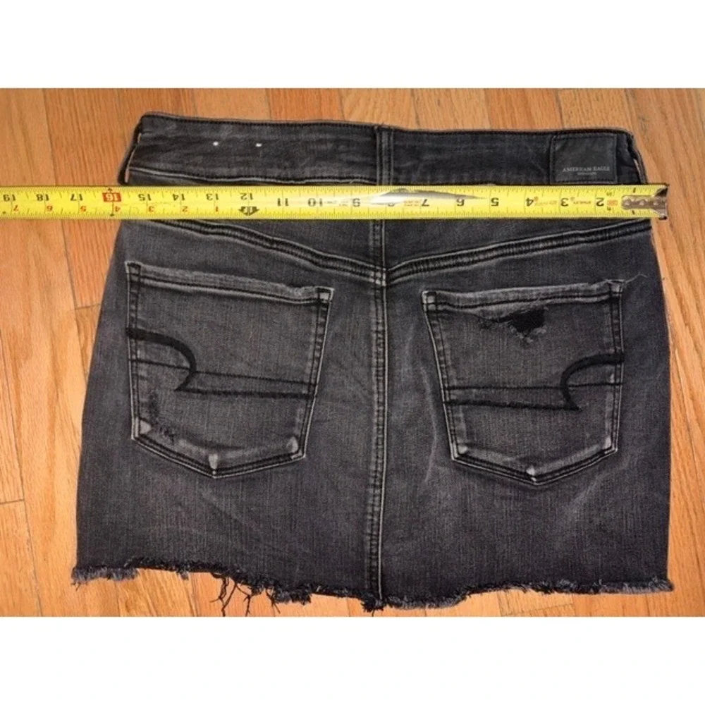 American Eagle Black Distressed Denim Mini Skirt‎ Raw Hem Size 8 T57-11